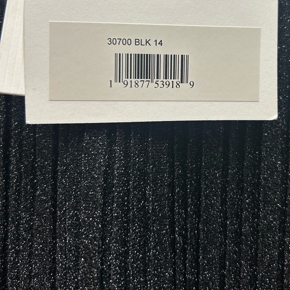 Mac Duggal 30700 NWT SHIMMERING PLEATED A-LINE 3/4 SLEEVE GOWN - Picture 16 of 16